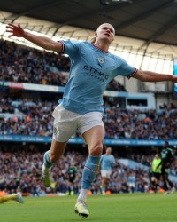  哈兰德戴帽曼城狂胜，刷新队史进球纪录  