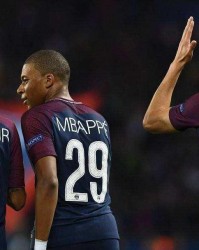  巴黎圣日耳曼报价英超铁卫 防线补强倒计时  