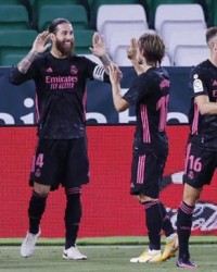  雷恩主场暴雨中战平对手 VAR判罚引发争议  