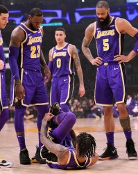  湖人险胜勇士，晋级总决赛在望  