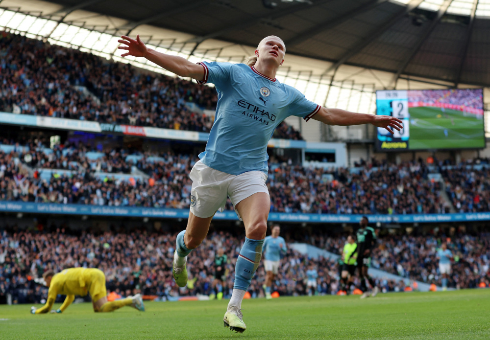  哈兰德戴帽曼城狂胜，刷新队史进球纪录  