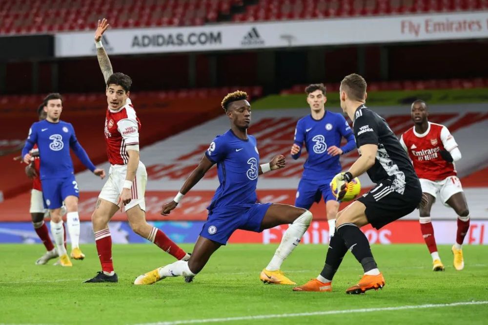  阿森纳终结十年不胜曼联魔咒，客场取三分  